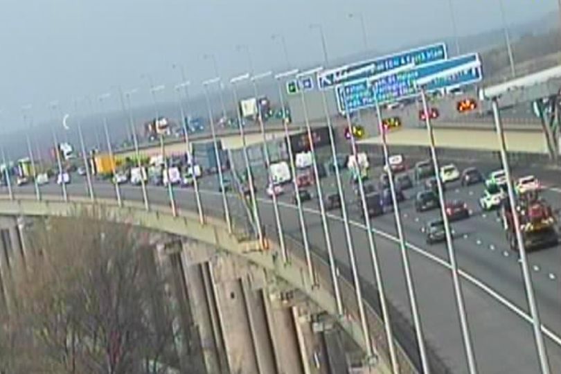 奥州官网查阅幸运5号码+计划直播结果记录 Live M6 updates as lanes shut on Thelwall Viaduct
